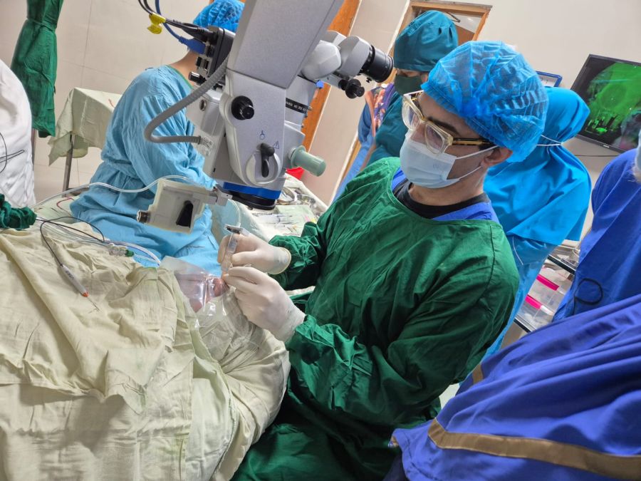 Moorfields surgeons save the sight of 24 wounded Bangladeshi students